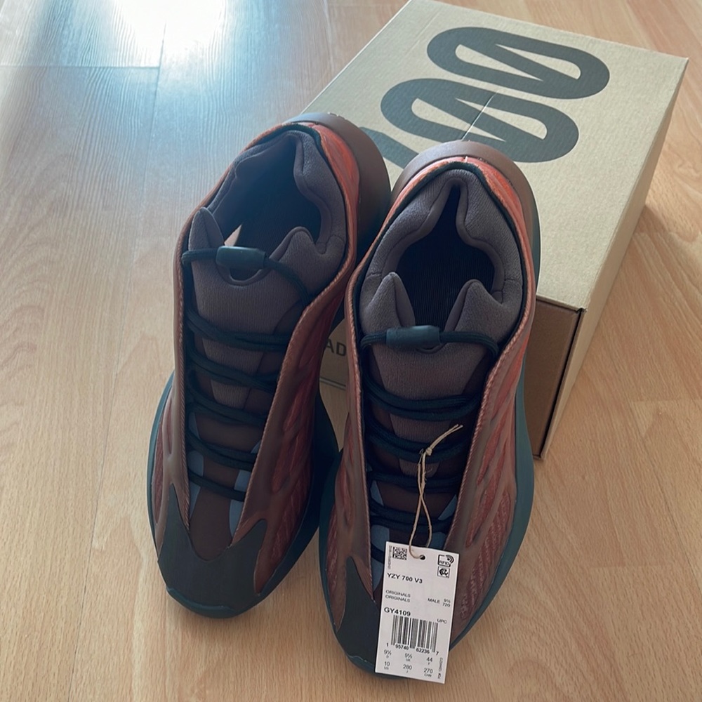 Yeezy 700 10